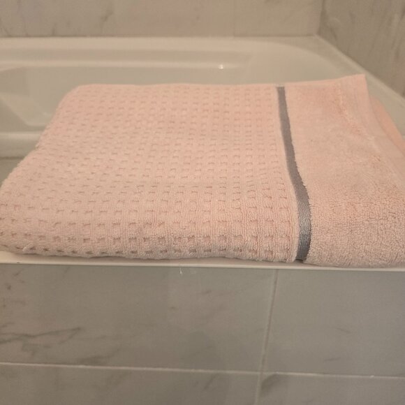 Premium Honeycomb Cotton Bath Towel, Lightweight and Highly Absorbent - Picture 1 of 4